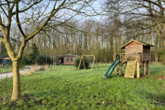 Speeltuin en huisje 